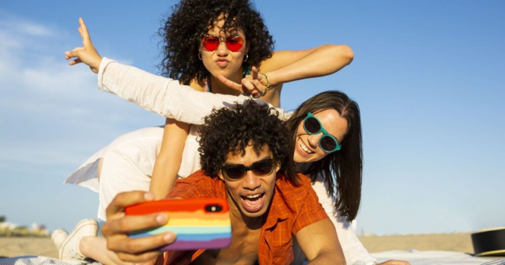 short-group-selfie-captions